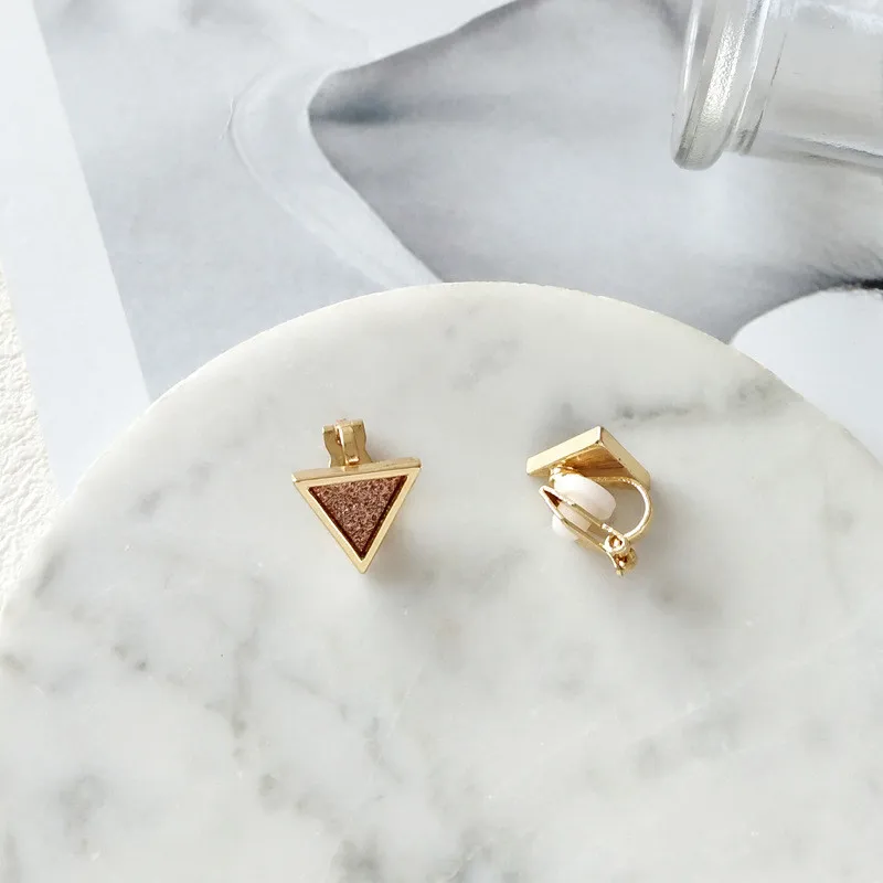 Triangle Brown Высокое качество простой стиль треугольник шестиугольник квадратной формы золотой цвет клип серьги для женщин девочек без отверстия для уха ювелирные изделия подарки - Окраска металла: Triangle Brown