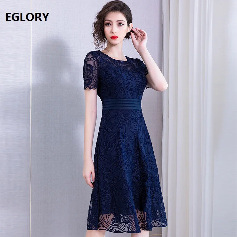 Платье женское летнее коктейльное с круглым вырезом и вышивкой | Женская одежда