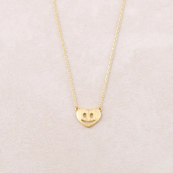 

Fashion plated Smile in Heart Necklace Pendant Necklace for women