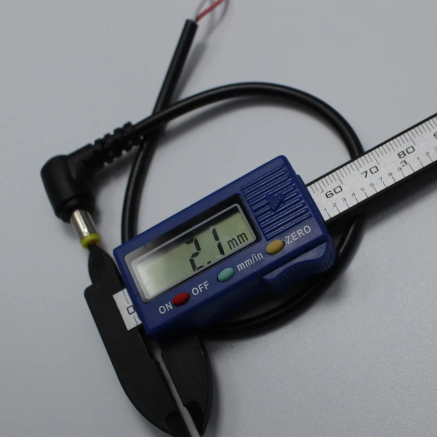 Штекер питания постоянного тока 5 5*2 1 мм 90 градусов с кабелем 30 см черный разъем