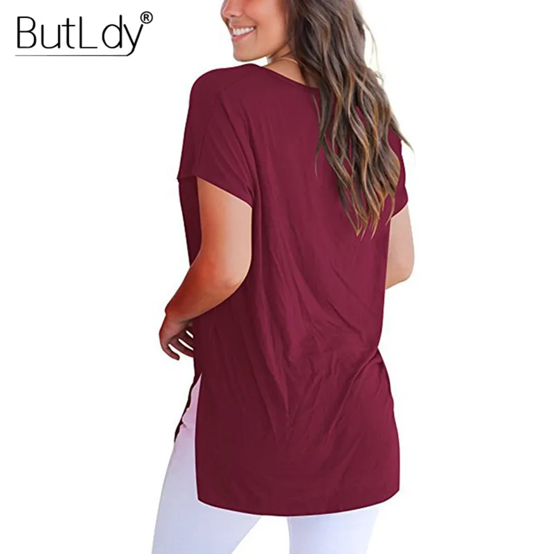 Летняя женская футболка базовая однотонная с треугольным вырезом винтажная