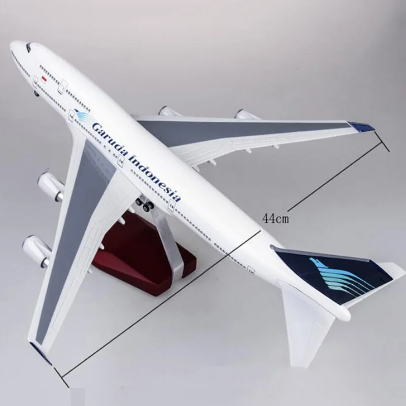 47 см 1/150 масштаб игрушечные модели самолетов Boeing B747 Garuda индонезийская модель самолета с светильник и колесами из полимерного пластика