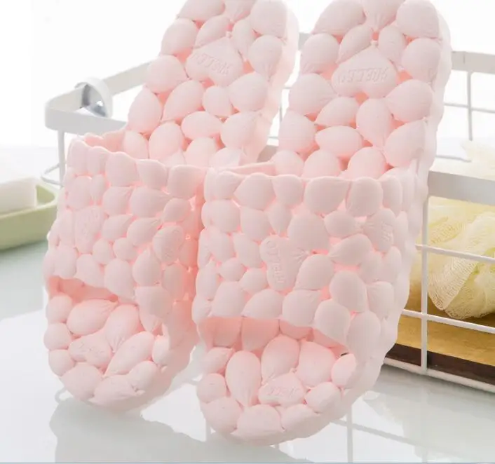 Sandals slippers female summer bathroom slippers leaking couple hollow leaking soft bottom slip size 35-44 - Цвет: Розовый