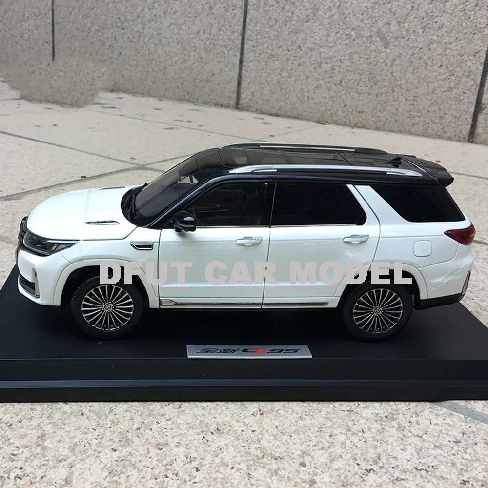 Модель игрушечного автомобиля из сплава 1:18 модель внедорожника CS95 оригинальные