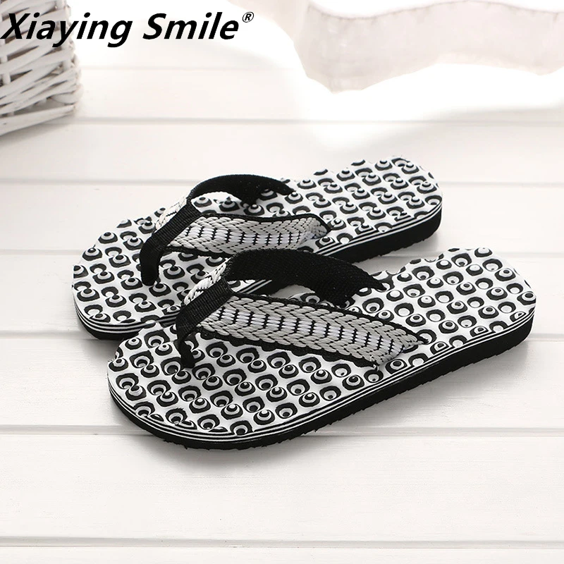 

British style men shoes Cool Men Flip Flops for loose-fitting men beach slippers rubber flip-flops men sandals Non-slip