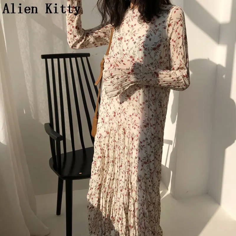 Инопланетянин котенок осень с расклешенными рукавами цветочные высокого