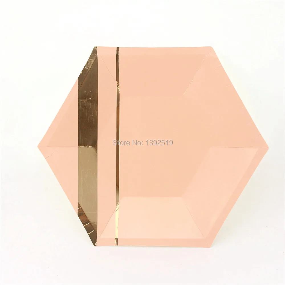 Розовые румяна и искусственное обеденное шестигранное блюдо из фольги свадебный