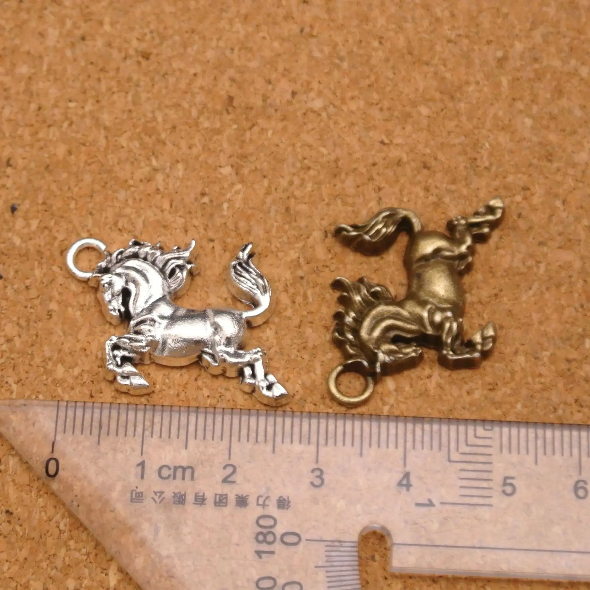 

100pcs horse fashion charms pendant antique silver Jewelry Making earrings bracelet necklace keychain DIY accessories 30*18mm