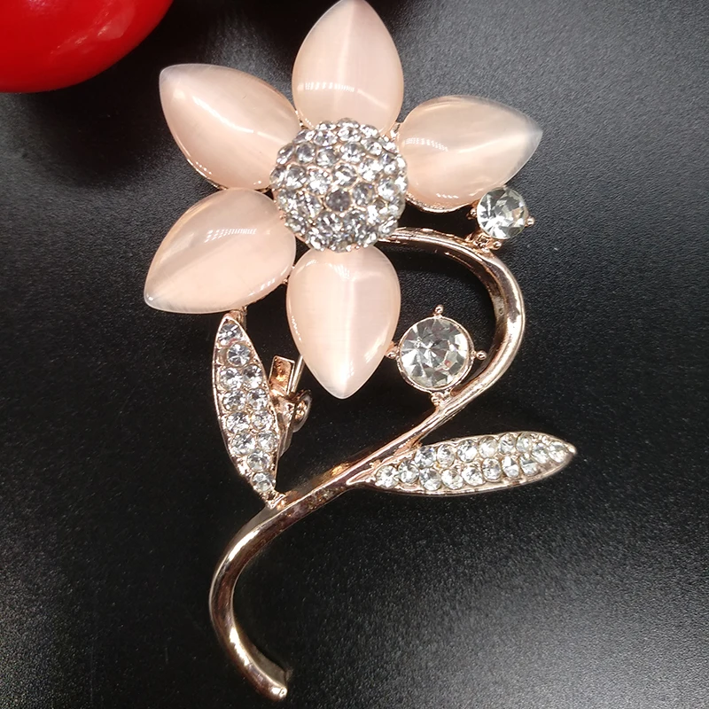 Fashionable Imitation Opal Stone Flower Brooch Pin Simple Design Garment Accessories | Украшения и аксессуары