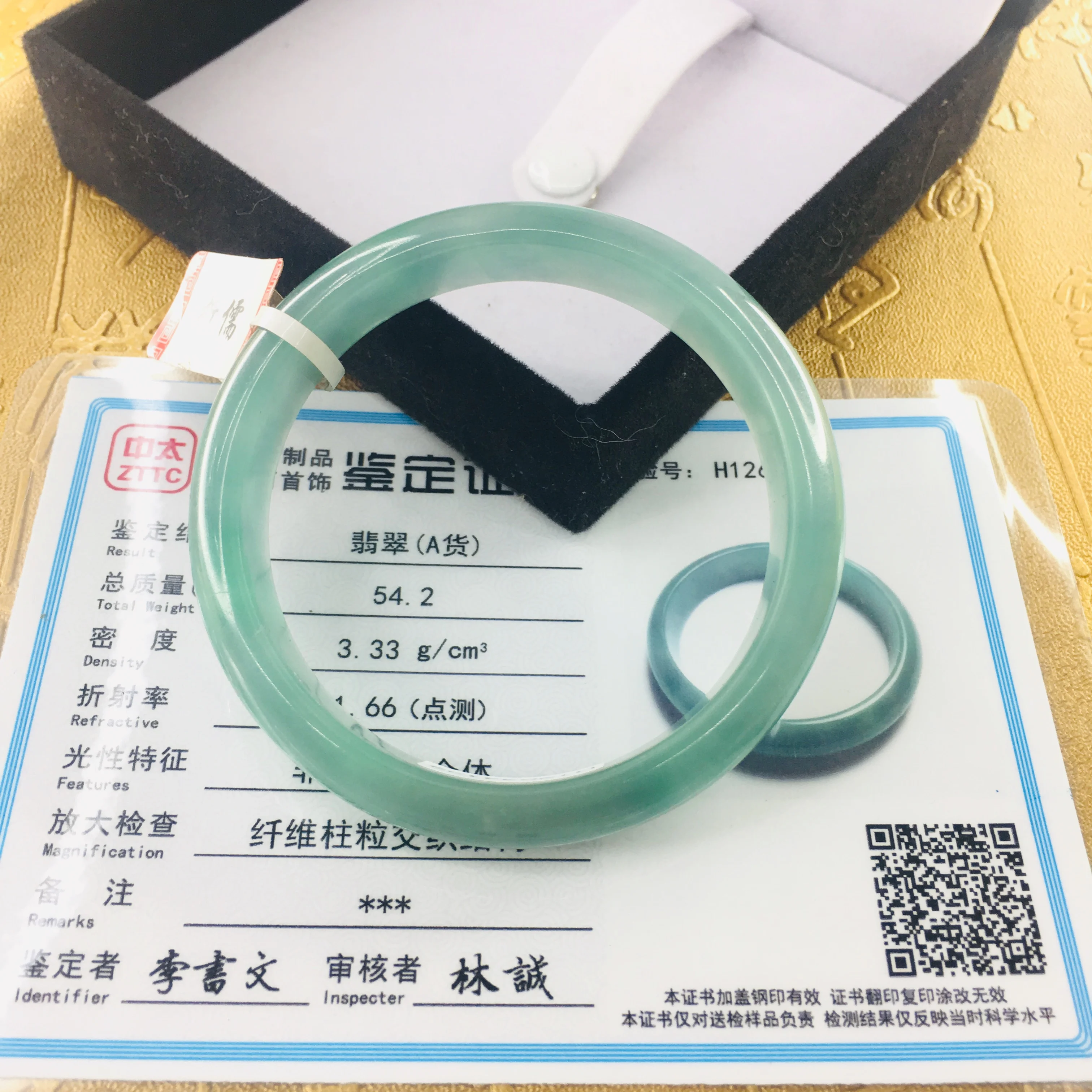 Send a certificate Natural Jadeite bracelet Fresh green light solid color 54-61mm female jade bracelet Jewelry gift