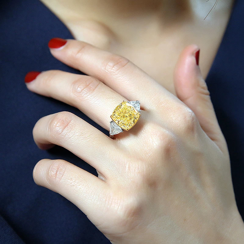 Твердые из белого золота 18 карат центр 4.2ctw Moissanite желтого цвета подушки с кольцо сбоку Треугольники лаборатория Обручение кольцо для Для женщин
