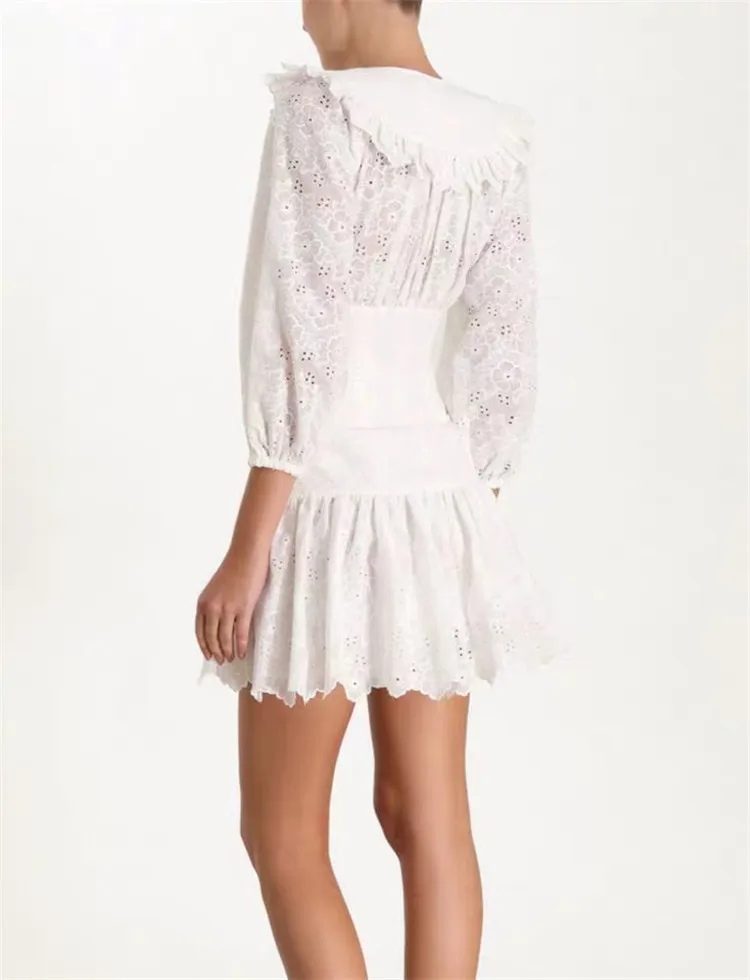 Женское платье с рюшами белое в стиле бохо v образным вырезом рукавом три