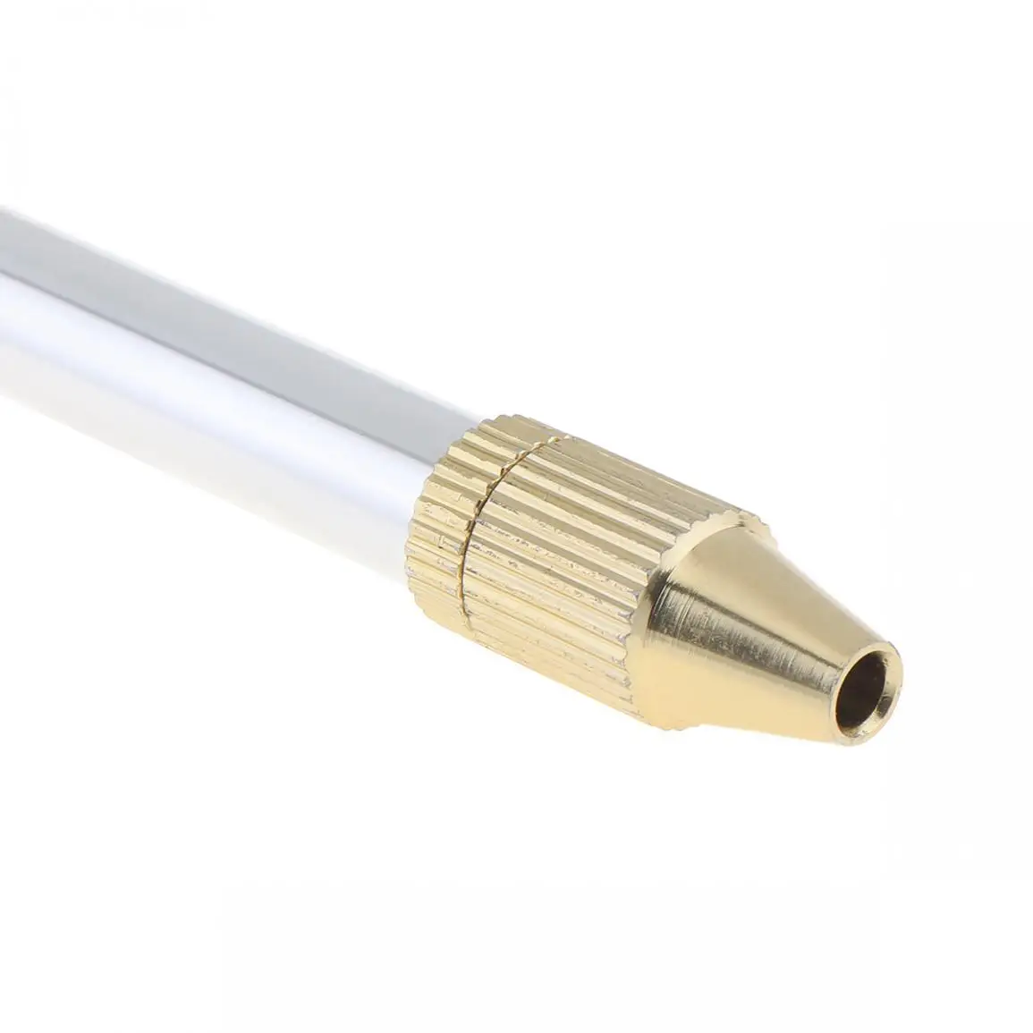 Пневматический краскопульт серебристого типа с калибром сопла 6 мм и алюминиевым