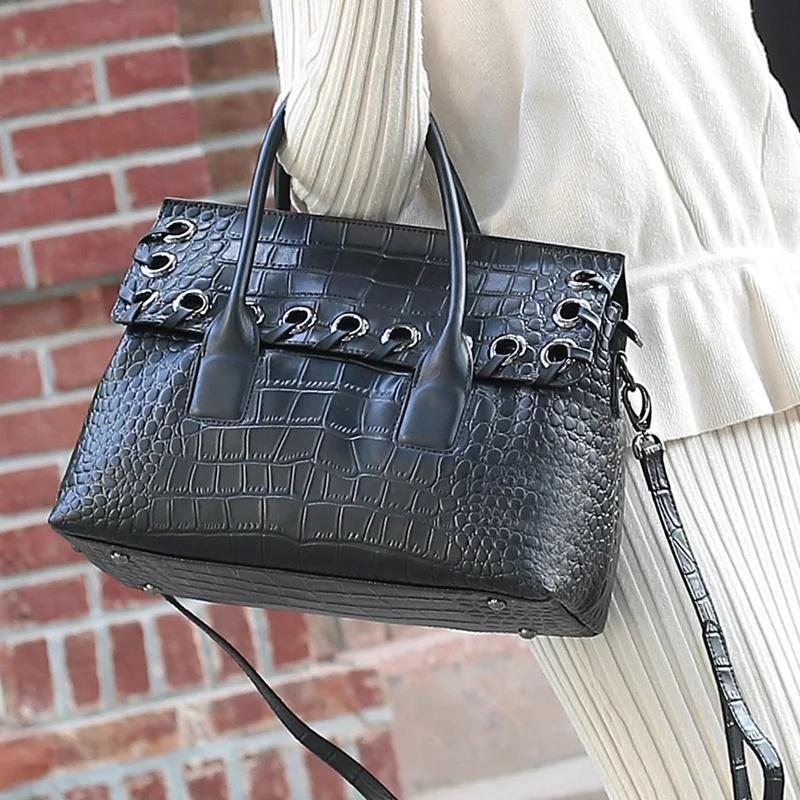 Женская сумка-мессенджер из натуральной кожи Черная | Багаж и сумки