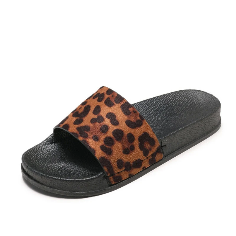 KHTAA/Модные женские тапочки на плоской подошве с леопардовым принтом; удобная Пляжная обувь без застежки в винтажном стиле; Новинка года; летняя повседневная женская обувь