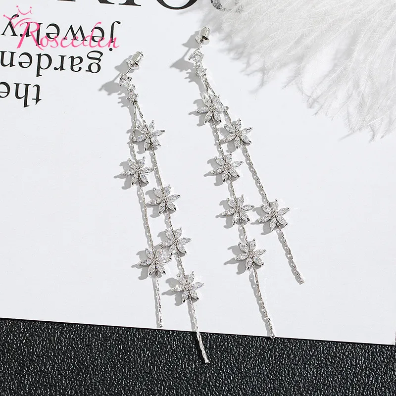 Женские серьги-подвески серебряного цвета с фианитом