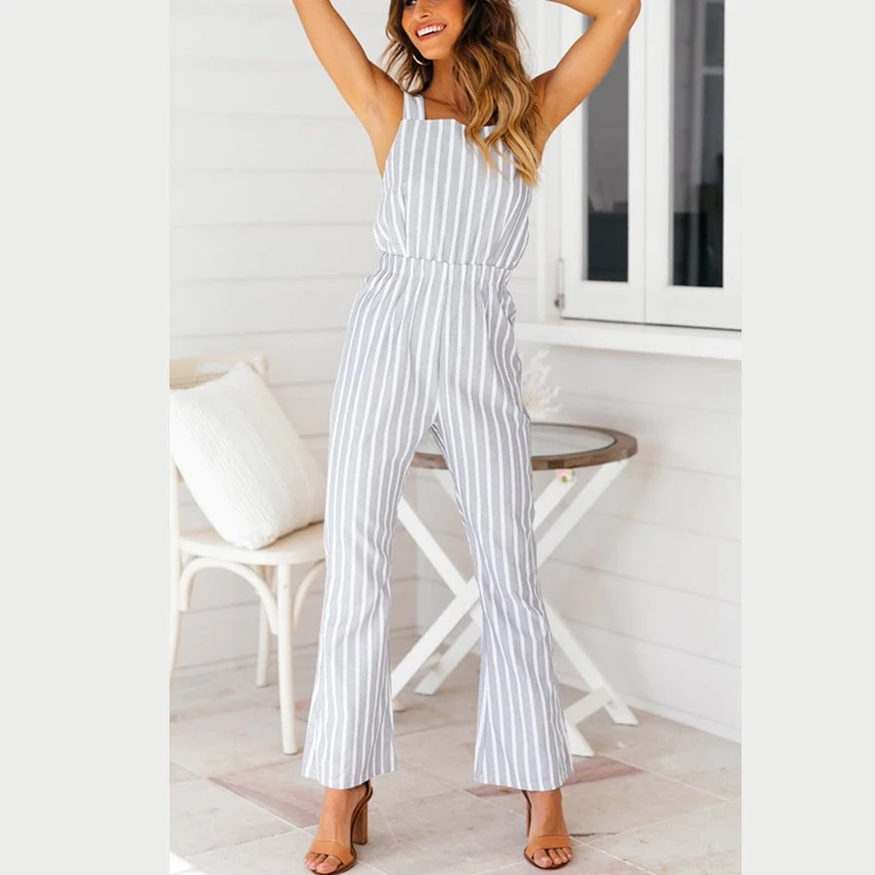 Женский комбинезон в полоску с поясом на спине и открытой спиной |