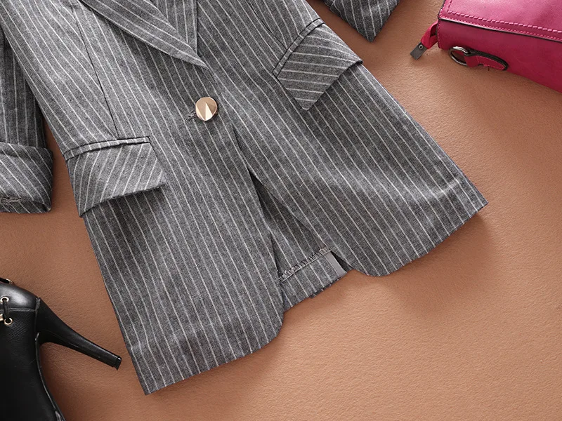 Vestido Longo Хлопковое платье в полоску три четверти с аппликацией длиной до колена