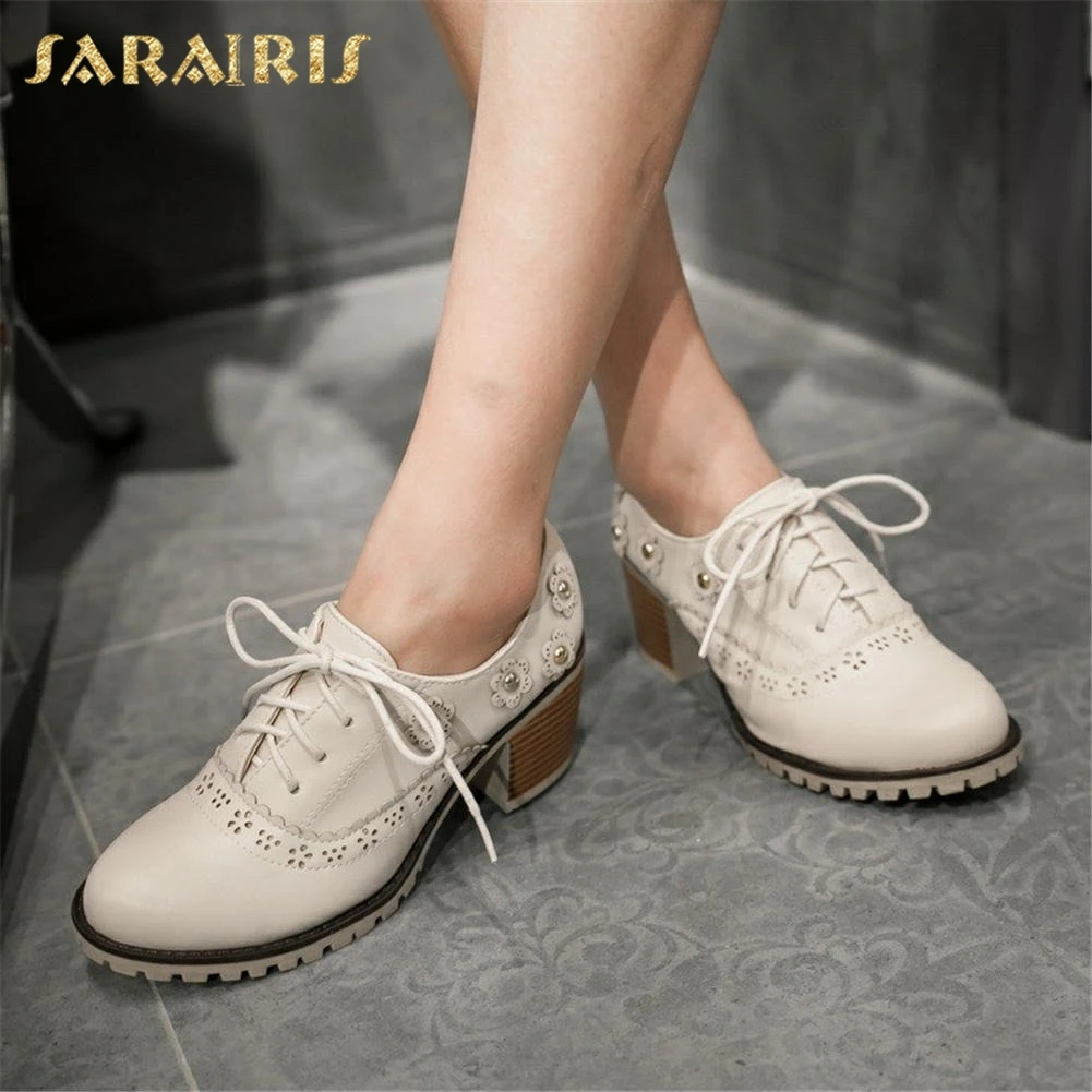SARAIRIS/; маленькие и большие размеры 32-43; модные туфли-лодочки с перфорацией типа «броги» с милыми цветами; женская обувь для отдыха в британском стиле; женская обувь