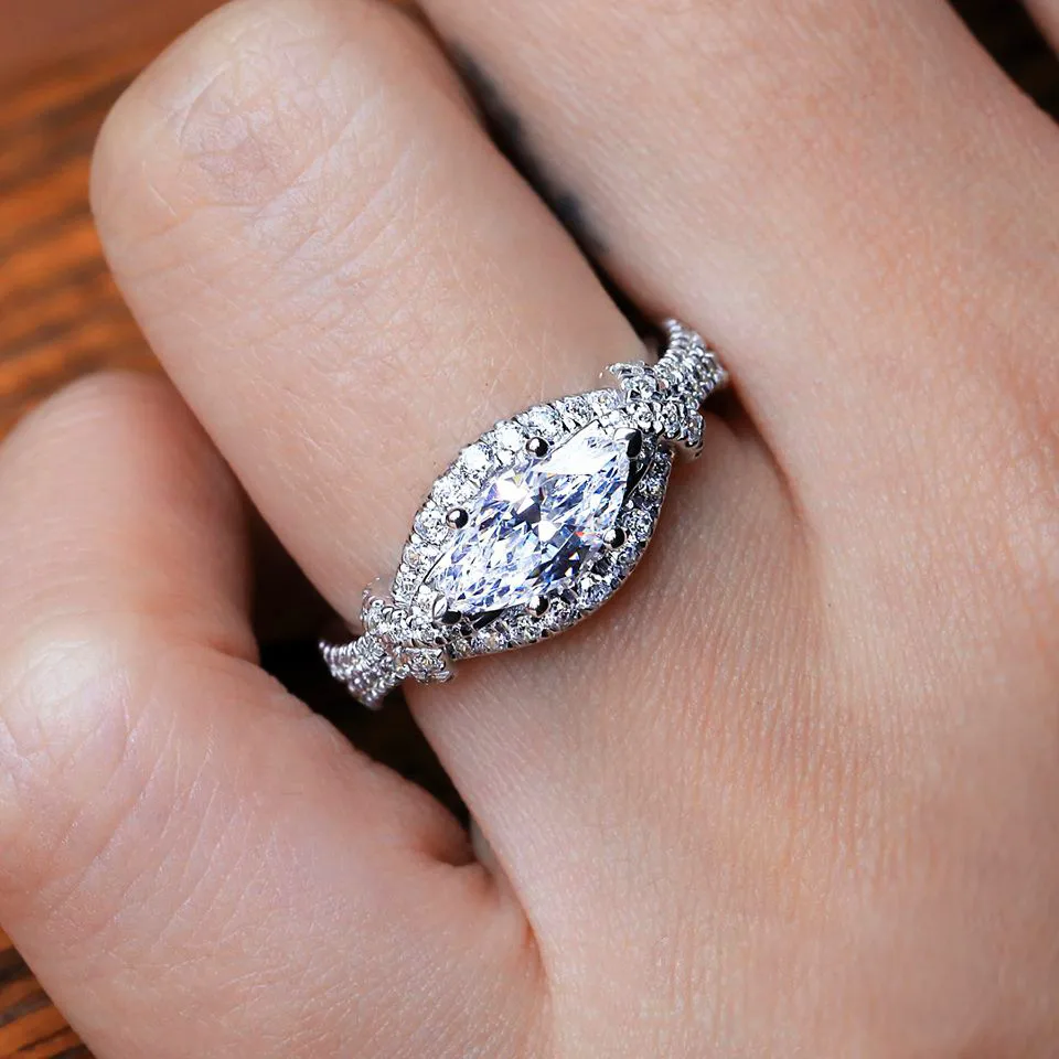 Роскошное женское большое кольцо с белым цирконом простое обручальное