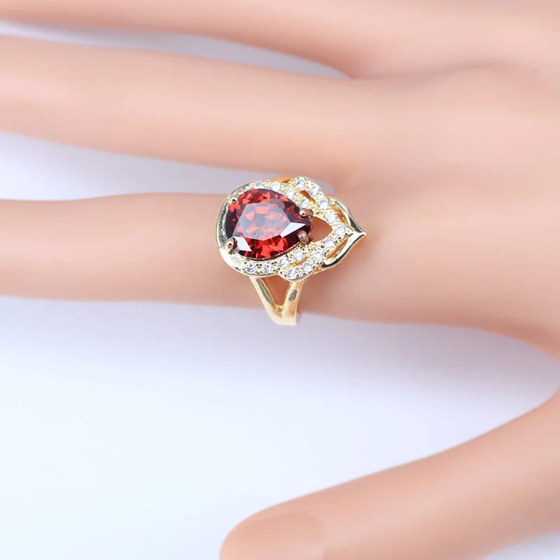 L & B Великолепный золотой цвет Красный кубический цирконий Белый Кристалл