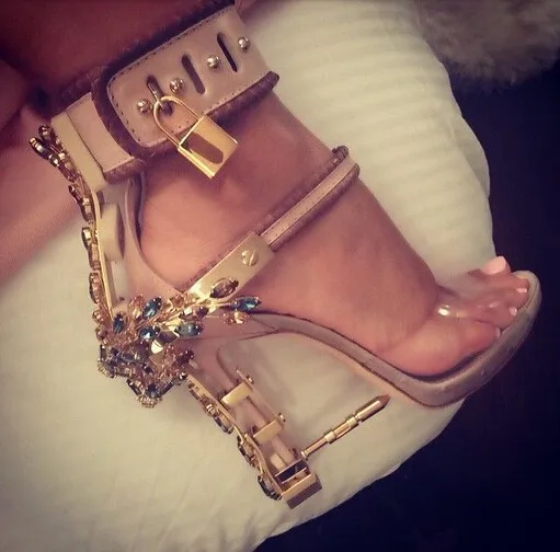 Великолепные босоножки с украшением в виде кристаллов обувь на необычном