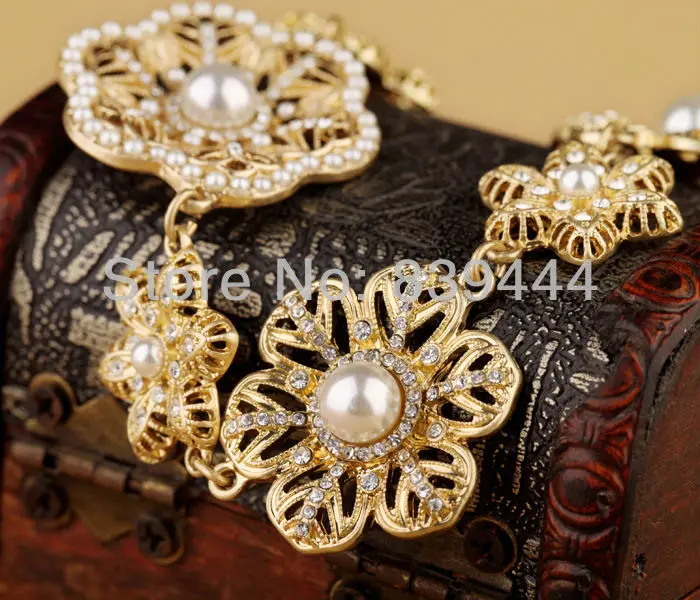 

Fashion Jewelry Gold Color Net Flower Collar Necklace