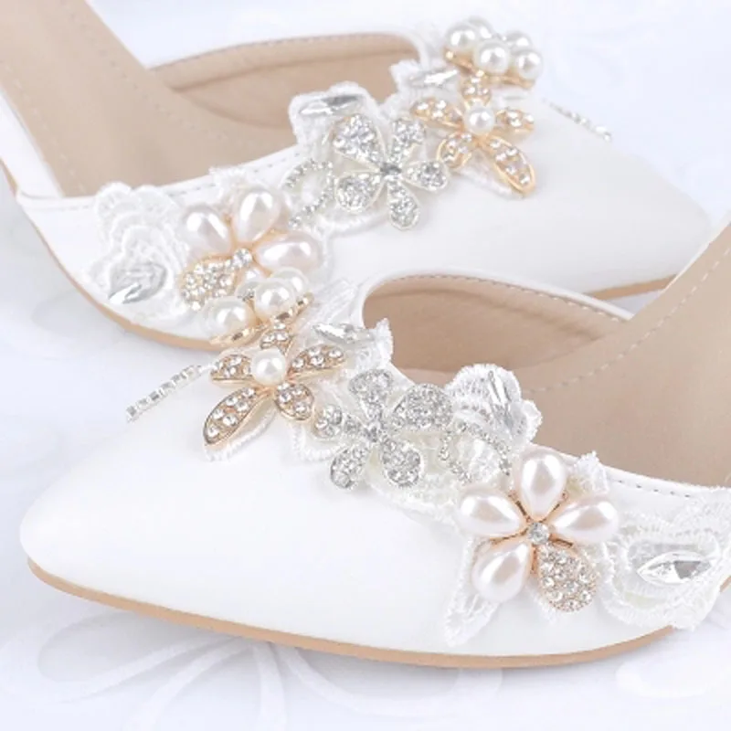 Женские босоножки со стразами на высоком каблуке украшенные кристаллами и