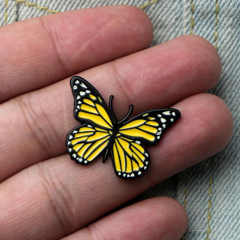 Брошь в виде бабочки DMLSKY 20 шт./лот Мультяшные эмалированные булавки для женщин и