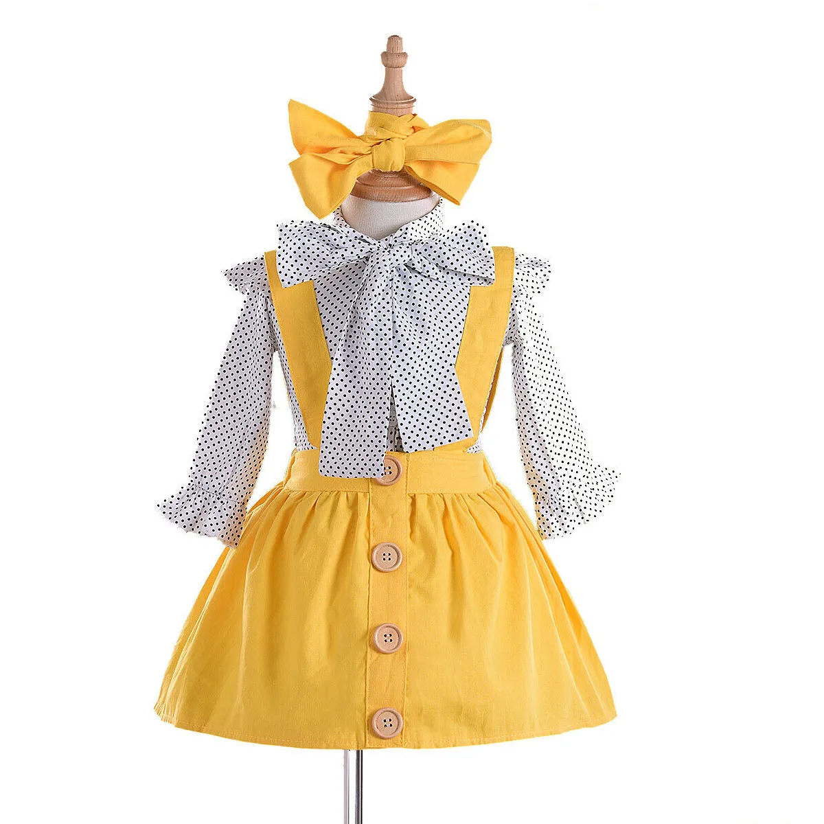 Рубашка в горошек с длинными расклешенными рукавами и юбка на подтяжках повязкой