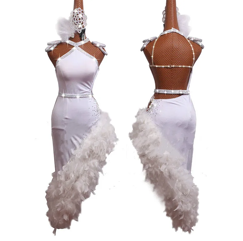 Женское платье для латиноамериканских танцев асимметричное с белыми перьями и