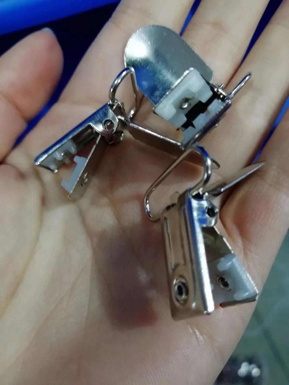 100 шт. металлические подтяжки для пустышки 09107|metal suspenders|metal pacifier clipsmetal suspender clips |
