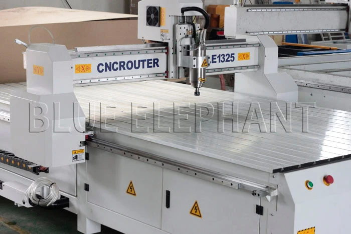 Профессиональный деревообрабатывающий фрезерный станок с ЧПУ Jinan 1325 шпиндель