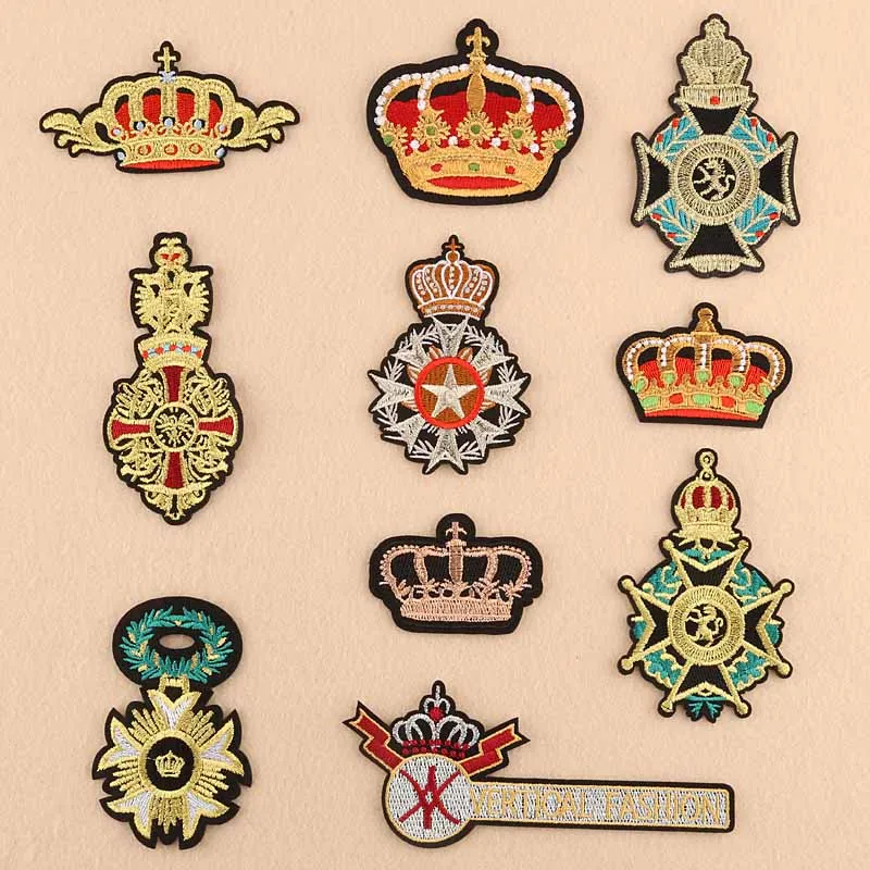 Красивая нашивка для одежды с вышивкой Crown Loyal | Дом и сад