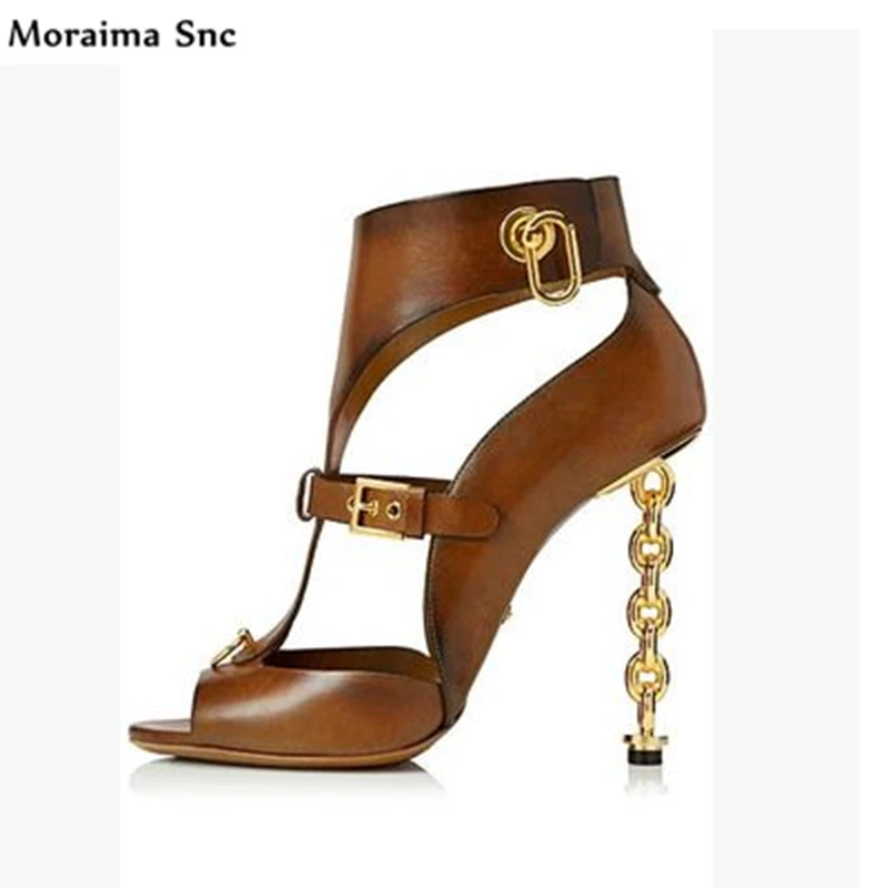 Новинка 2018 года босоножки летние женские с металлическими украшениями женская