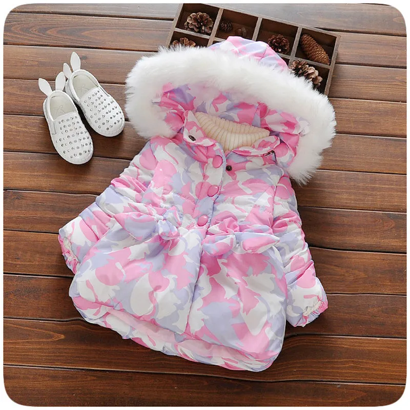 Детская зимняя куртка пальто для девочек теплое зимнее с капюшоном и цветочным