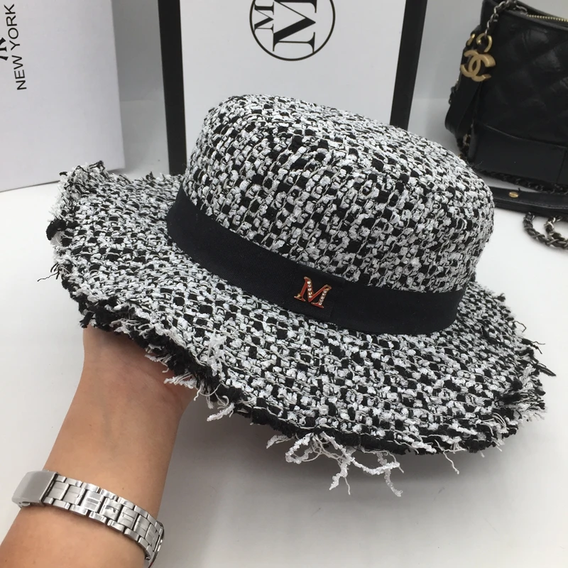 Fashion flat-topped hat black and white knitting small letters fashion tassel wide brim British vantrend men women |