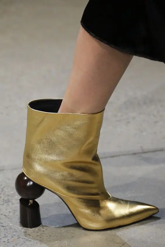 Botas Mujer; женские ботильоны на необычном высоком каблуке в западном стиле; цвет золотой, белый; Байкерская обувь из натуральной кожи с острым носком в стиле панк;
