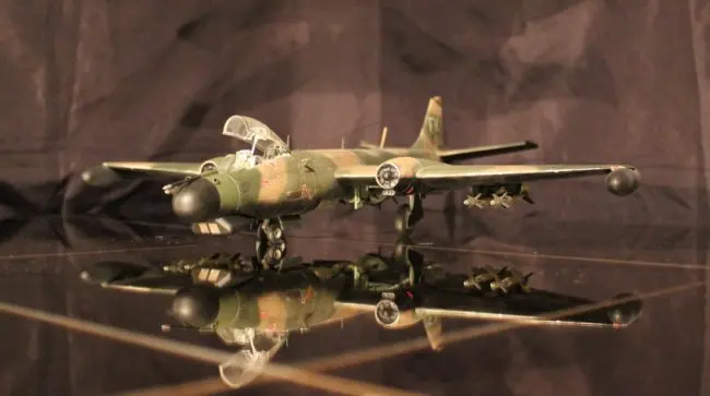 1:48 сборная военная модель A10104 американский самолет B-57B модель
