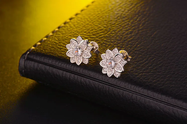 Женские серьги-гвоздики Uloveido корейские серьги с цветком серебристого цвета