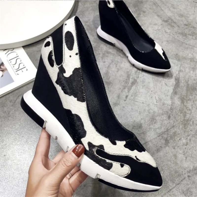 Женские туфли лодочки из конского волоса на танкетке с острым носком высоком