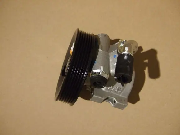 Насос гидроусилителя руля для Chevrolet Captiva Opel Antara 2.4L/3.2L 96626563 96626762 96626763 4817324,4814033 25953817