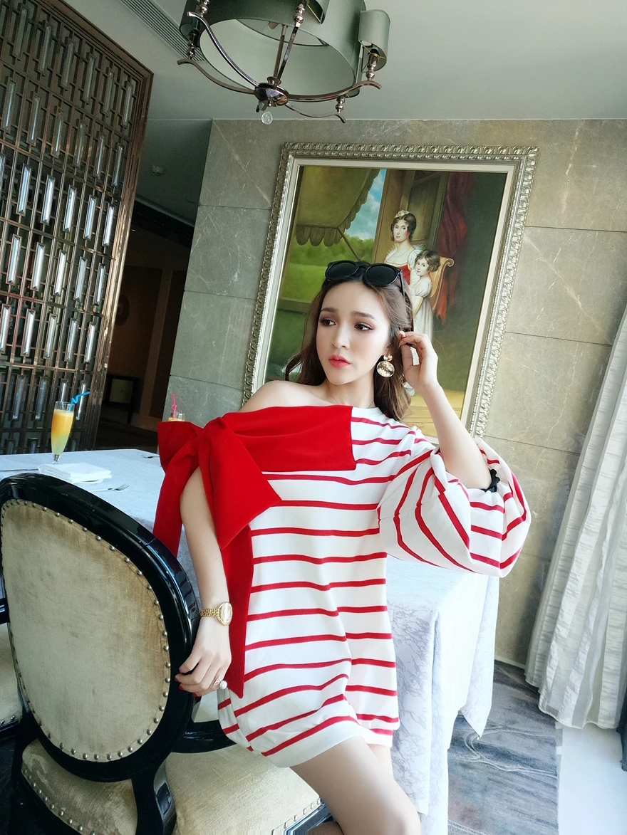 С открытыми плечами большой бант Полосатое женское платье Slash шеи высокий твист