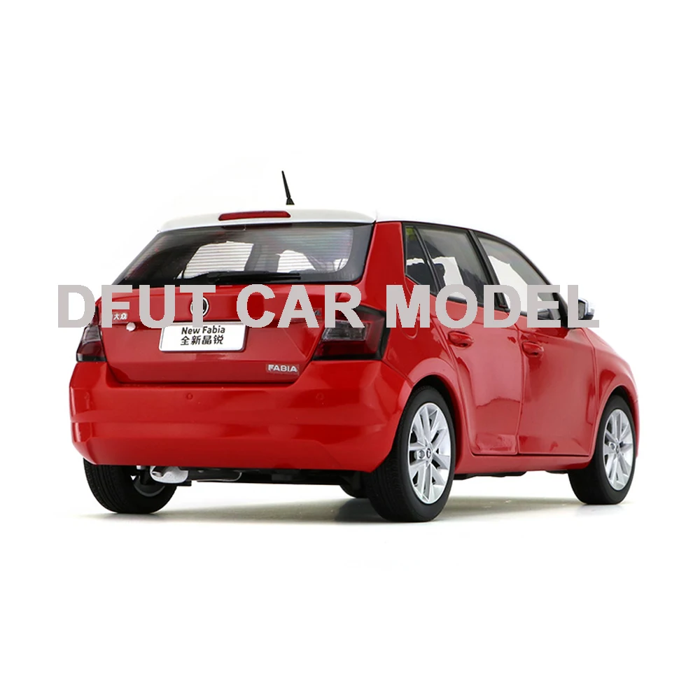 Литое колесо 1:18 модель автомобиля Фабиа из сплава детские игрушечные машинки