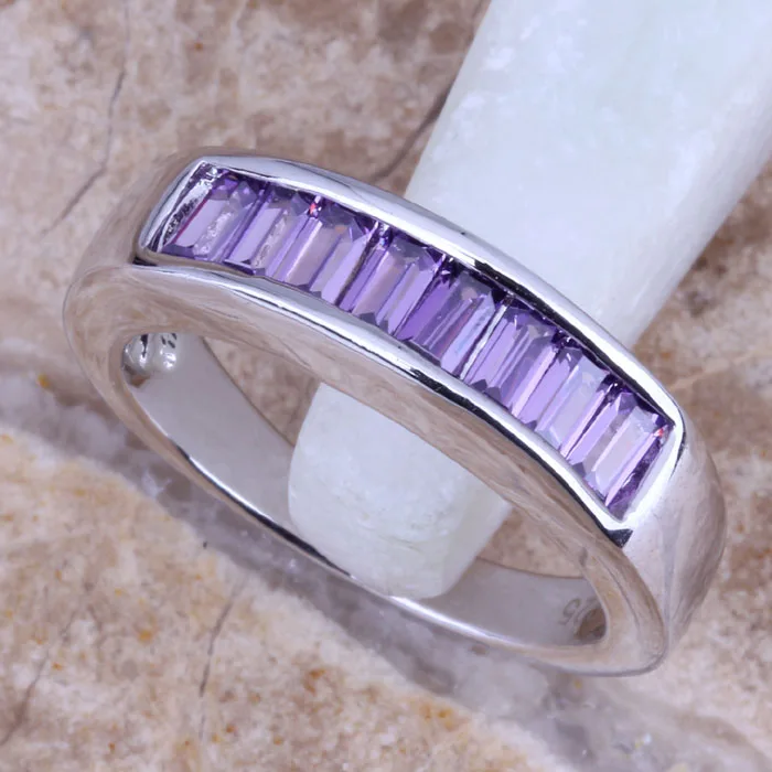 Удивительное модное кольцо с фиолетовым кубическим цирконием покрытое серебром