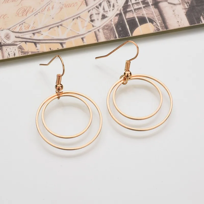 Бижутерия в минималистичном стиле Простые индивидуальные металлические