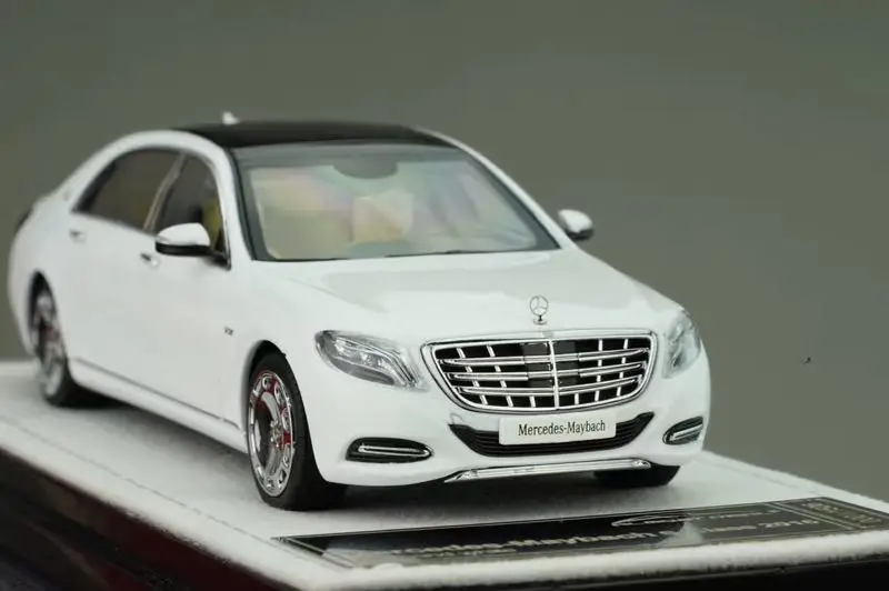 Литая модель автомобиля почти настоящая 1/43 Mercedes-maybach s-class(белый)+ маленький подарок