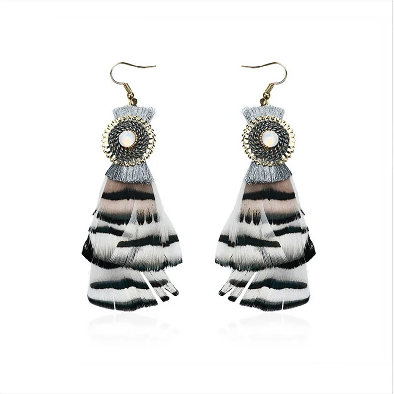 Серьги с подвесками высокого качества бохемского стиля с простыми кисточками и коричневыми перьями для модных украшений оптом для женщин.