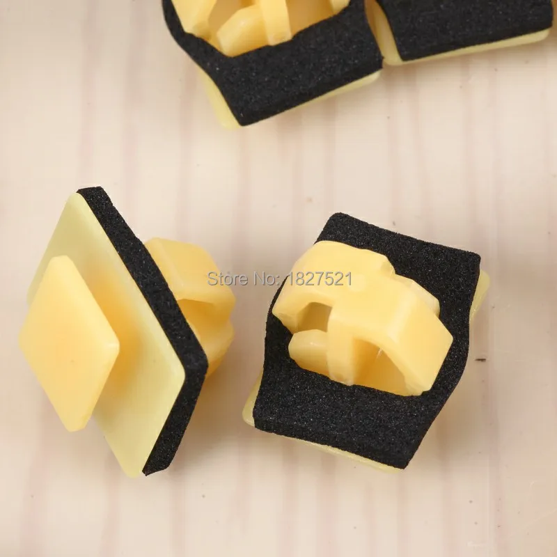 

100Pcs High Quality With Seal Rocker Moulding Clips Auto Decoration Fastener for Hyundai 87758-35000 Santa Fe & Tiburon1995-On