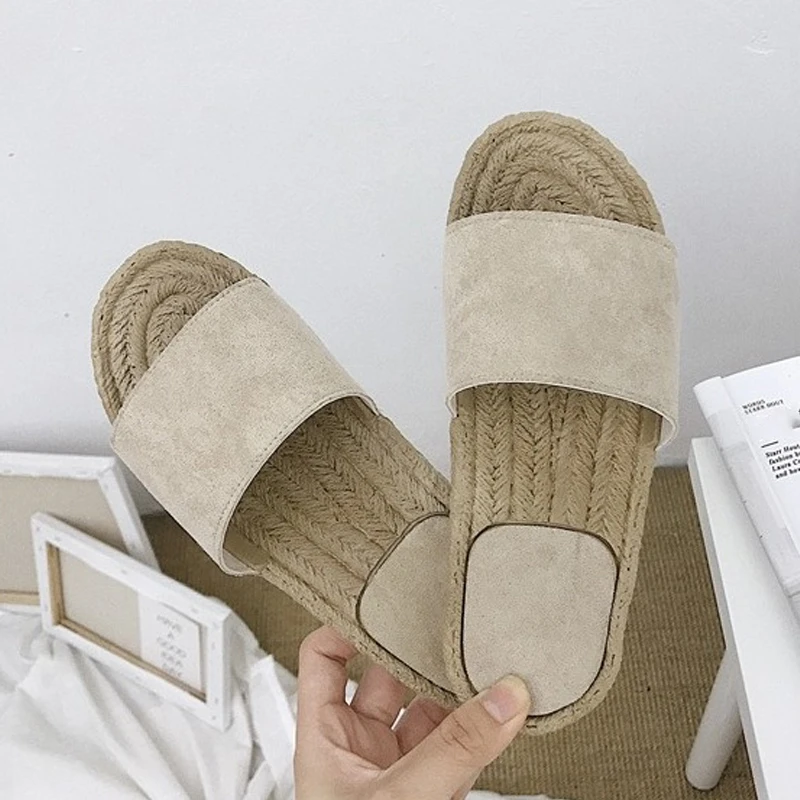 Шлепанцы женские на Плоском Каблуке 2 см Удобные однотонные пляжные тапочки